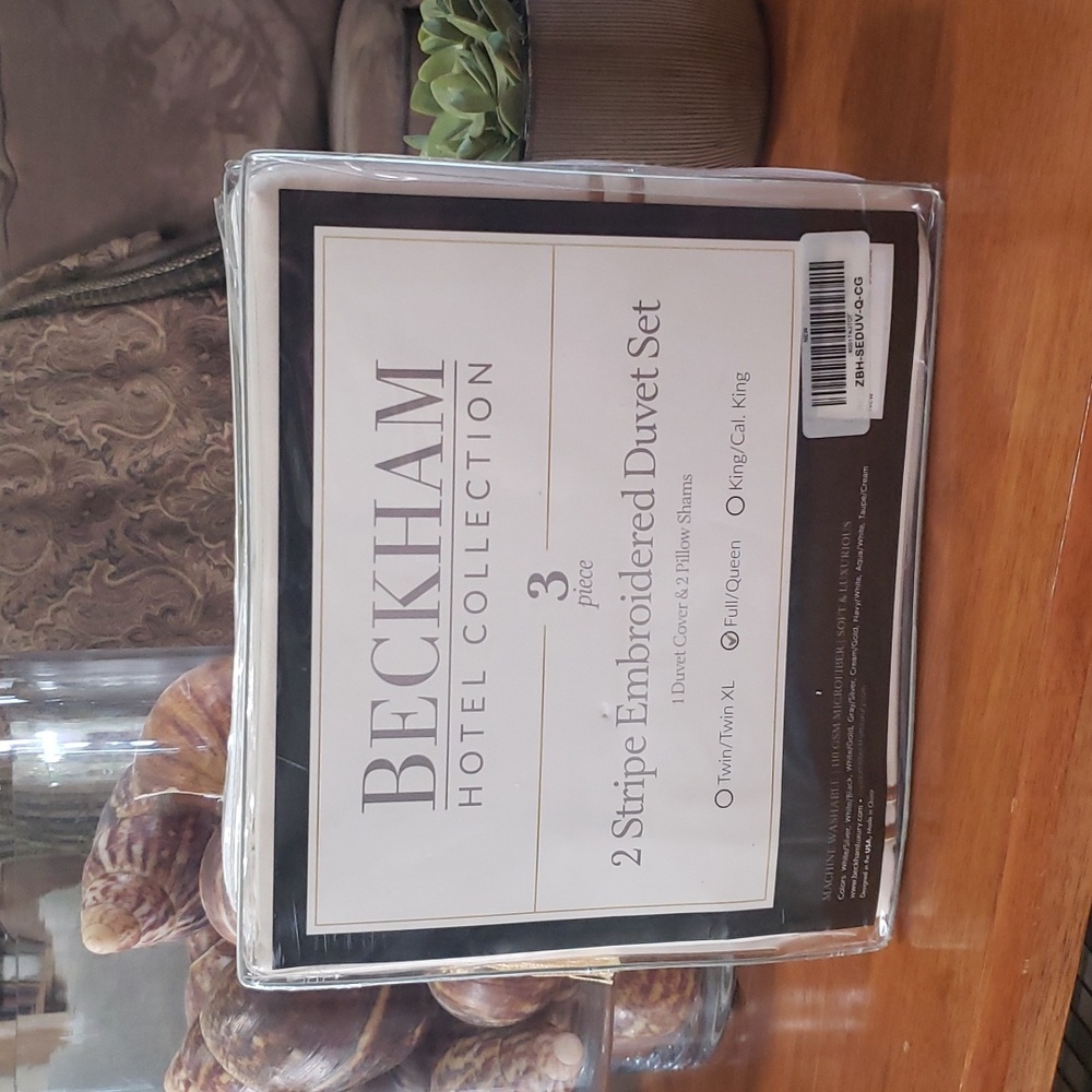 NWT Beckham Hotel Collection 3 piece 2 Stripe Embroidered Duvet Set Full/Queen